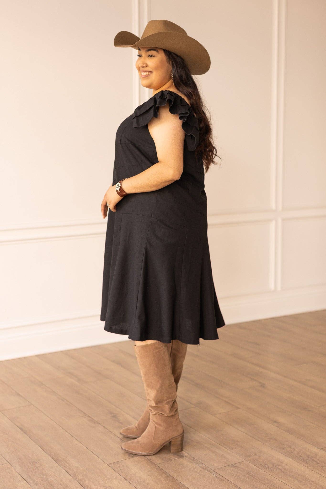 The Stella Black Linen Versi Dress: Black